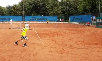 6 българчета се класираха за четвъртфиналите на турнира до 12 г. от Тенис Европа в Русе