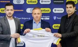 Ще води отбора още в европейските квалификации през този месецИлиан