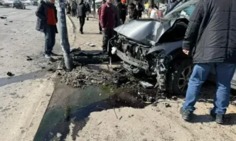 Кола се е забила в автобусна спирка на столичния булевард