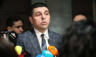 За вота на недоверие за външната политика на правителството внисен