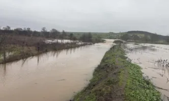 Критична ситуация в Бургаско: Валежи, скъсана дига и активирана система BG-ALERT