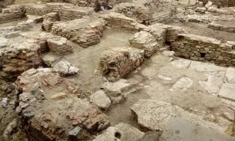Откриха късноантична гробница със стенописи в столицата