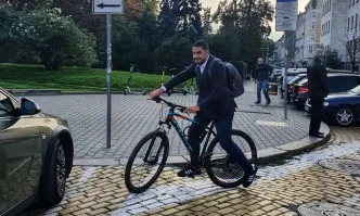 Депутат на колело: Христо Гаджев гори калории, а не въглеводороди