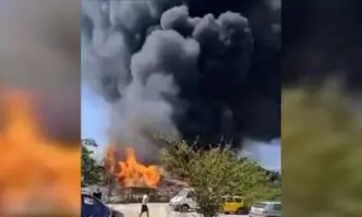 Няма пострадали хораЗагасиха голям пожар който избухна в строителна борса