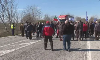 Зърнопроизводители от Великотърновско Русенско и Плевенско блокираха главен път Русе