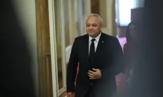 За сведение на експремиера Кирил Петков огромното количество хора които е управлявал