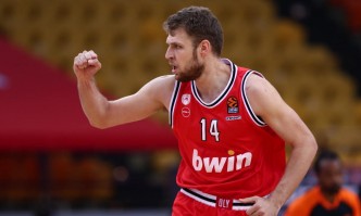 Българският национал Александър Везенков спечели анкетата за най прогресиращ баскетболист в