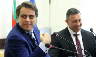 От Фейсбук профила на Соня КолтуклиеваАсен Василев поиска ГЕРБ и