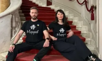 От Фейсбук профила на Ружа РайчеваНа ИКАР ите актьори излизат на