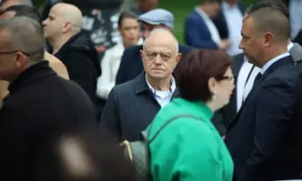 Охраната му от жандармерията е сложена за да бъде следен