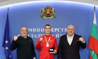 Кралев награди Митко Джорджев за сребърния му медал от Европейското първенство по таекуондо