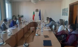 Министър Сачева обсъди мерките от пакета Заетост х3 с представители на ресторантьорите