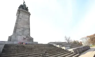 БСП ще брани с телата си Паметника на Съветската армия