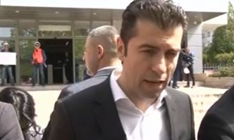 Премиерът продължава да твърди че правителството е спасило българските моряци