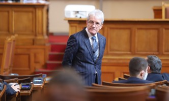 Да се вземеш много на сериозно и да пренебрегваш кой