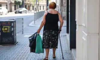 Правителството предлага социалната пенсия за старост да се увеличи от