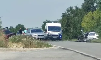 Трагедия на пътя: Тежка катастрофа взе пет жертви, включително две бебета (ОБНОВЕНА)