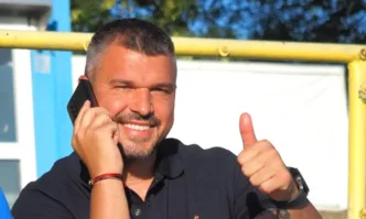 Една от легендите на българския футбол Валери Божинов става учител