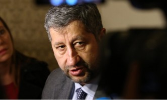 Христо Иванов лидер на ДБ отрече информациите че върху България