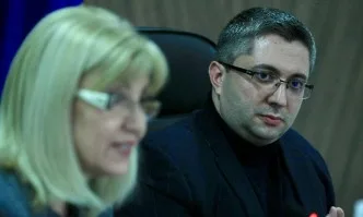 Зам.-министър Нанков показа годеницата (СНИМКА)