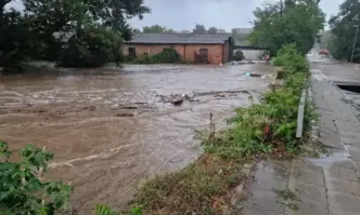 В момента координирам с кметовете в областта да изпратим отводнителна