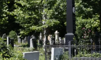 Терзиев уволни дисциплинарно директора на Гробищни паркове