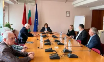 Корнелия Нинова подписа коалиционно споразумение с 5 партии