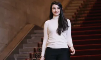 Утре тя трябва да присъства в залата на тържественото първо