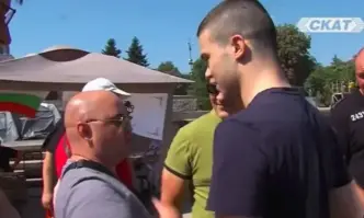 От Фейсбук профила на Ивелин НиколовНякакъв агресивен защитник на МОЧА