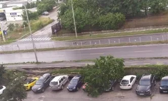 Велоалея се срути върху коли във Варна