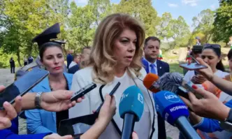 Недоверие в службите изказват хора които искат да сложат ръка