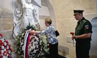 Руската посланичка Елеонора Митрофанова присъства на панихидата в църквата Рождество