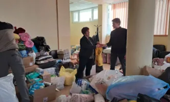 Община Благоевград предаде първия транш от хуманитарни помощи за хората
