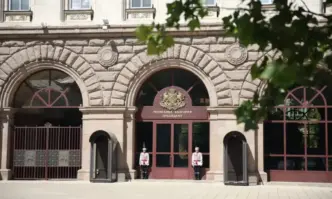 Изоставена чанта за лаптоп вдигна на спешна проверка спецчастите които