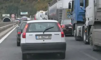 Движението в тунел Витиня в посока София се осъществява в