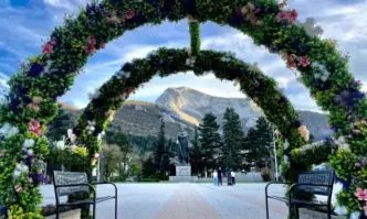 Враца посреща граждани и гости с новоизградена пролетна и Великденска