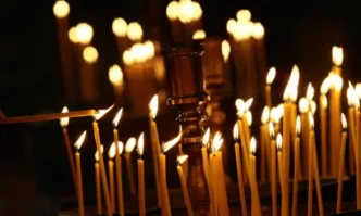 Архангелова задушница: Молим се за душите на починалите ни близки