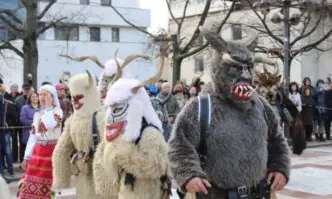 Точно в полунощ настъпва нова година но по стар стил