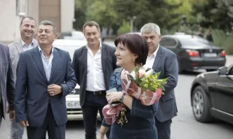Караянчева в Лом: Цветанов рязко смени отношението си както към президента, така и към служебния кабинет