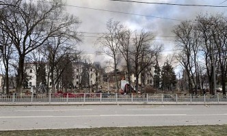 Училище с 400 души е било ударено от руските сили, твърди Украйна