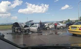 Двама пострадали при катастрофа в София (СНИМКИ И ВИДЕО)