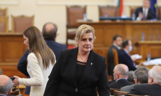 Елена Гунчева остава независим депутат заради авторитарния стил на лидера на Възраждане