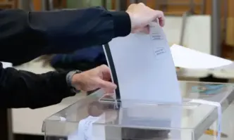 16,35 % е избирателната активност в София към 12:30 часа в София