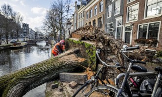 Съобщено бе и за трийсетина ранени в Северна Франция Стотици полети