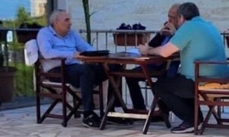 Христо Иванов и Атанас Атанасов бяха заснети в сладкарница с