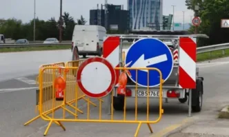 Движението в участъка от кръговото кръстовище за Банкя до кръстовището за