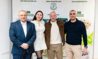 Специалисти по репродуктивна медицина общопрактикуващи лекари и обществени личности