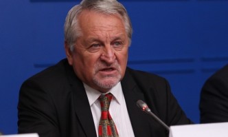 Авантюра е решението за спиране на газовите доставки от Русия