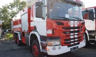 Трима души пострадаха при пожар в апартамент в София