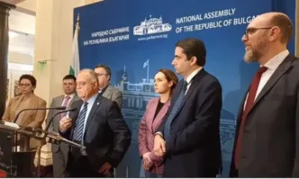 Съпредседателят на Демократична България Атанас Атанасов пусна от парламентарната трибуна